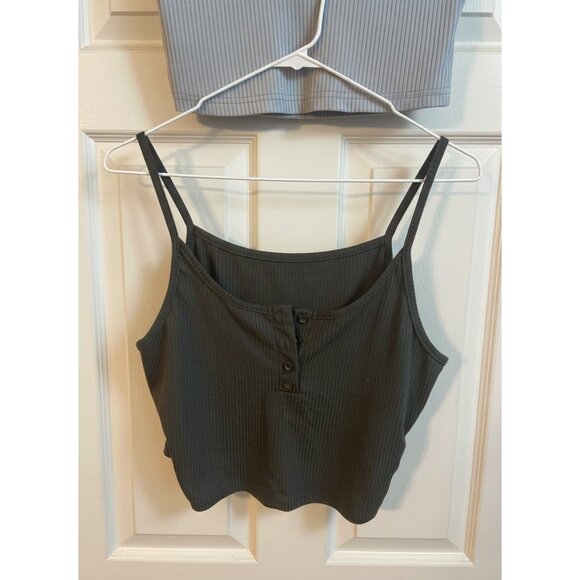 SHEIN 2-Pack Ribbed Henley Crop Tanks - Picture 3 of 4